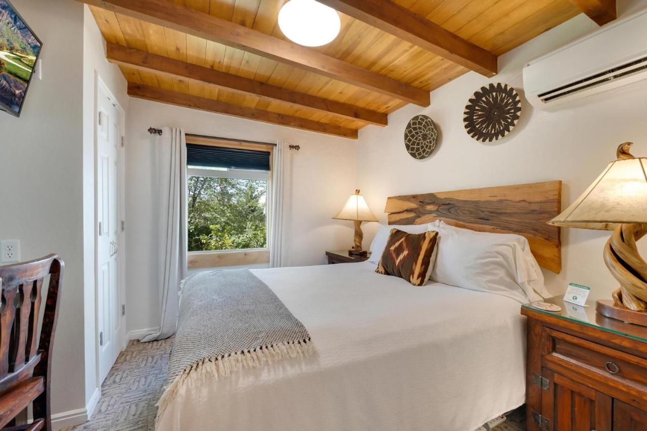 Stone Lizard Lodge แบลนดิง ภายนอก รูปภาพ