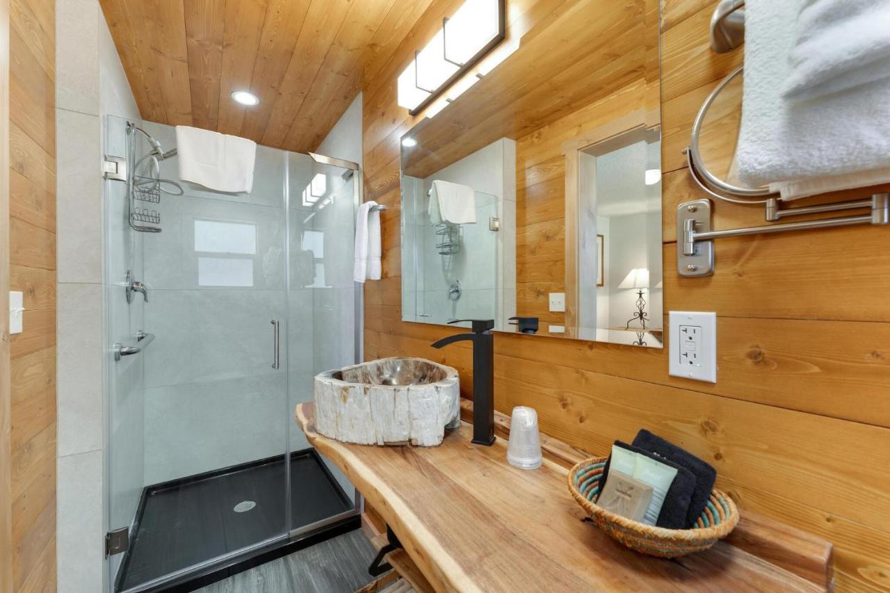 Stone Lizard Lodge แบลนดิง ภายนอก รูปภาพ