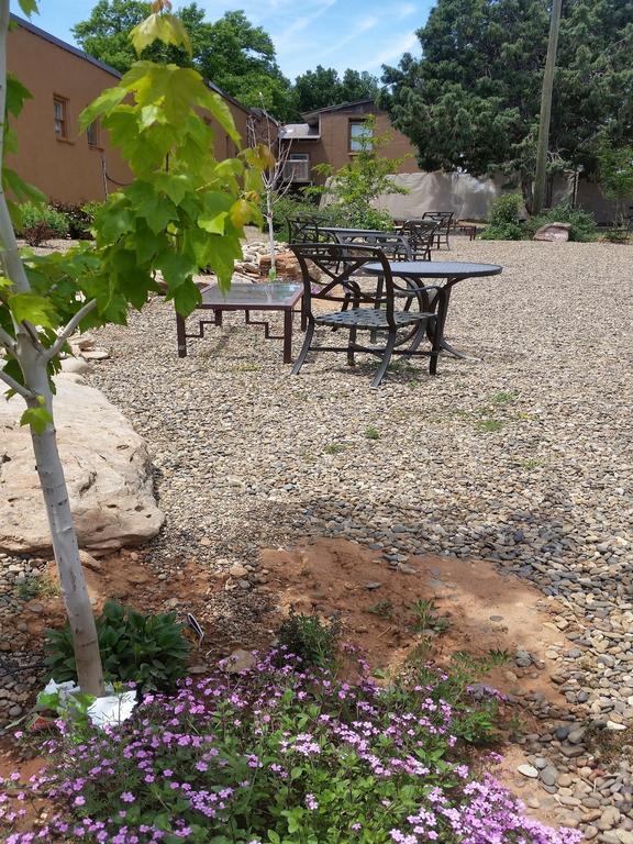 Stone Lizard Lodge แบลนดิง ภายนอก รูปภาพ