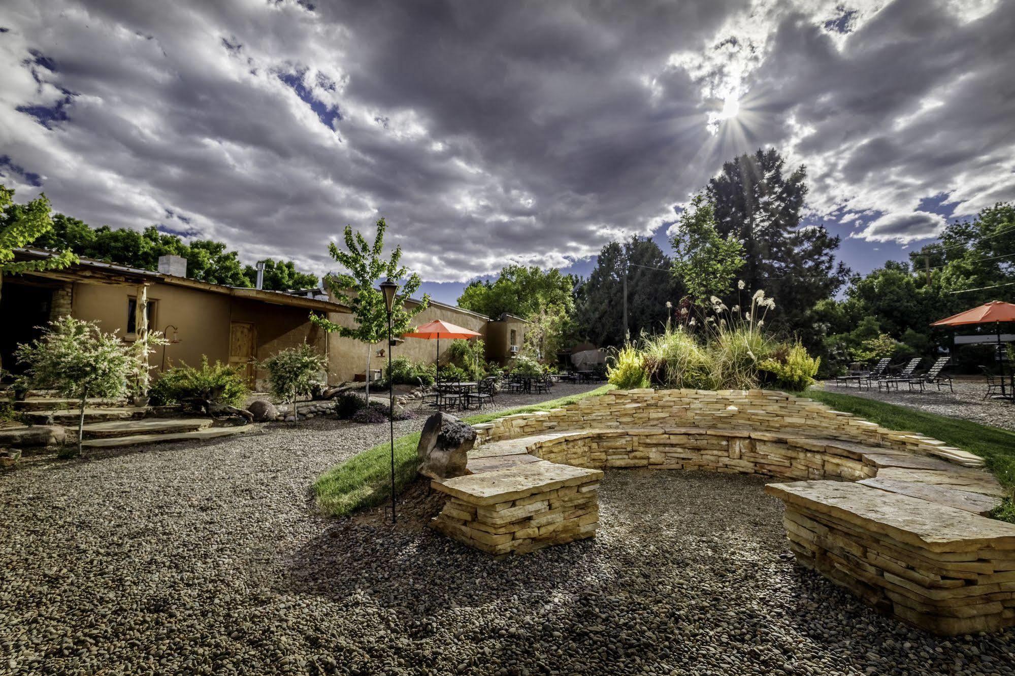 Stone Lizard Lodge แบลนดิง ภายนอก รูปภาพ