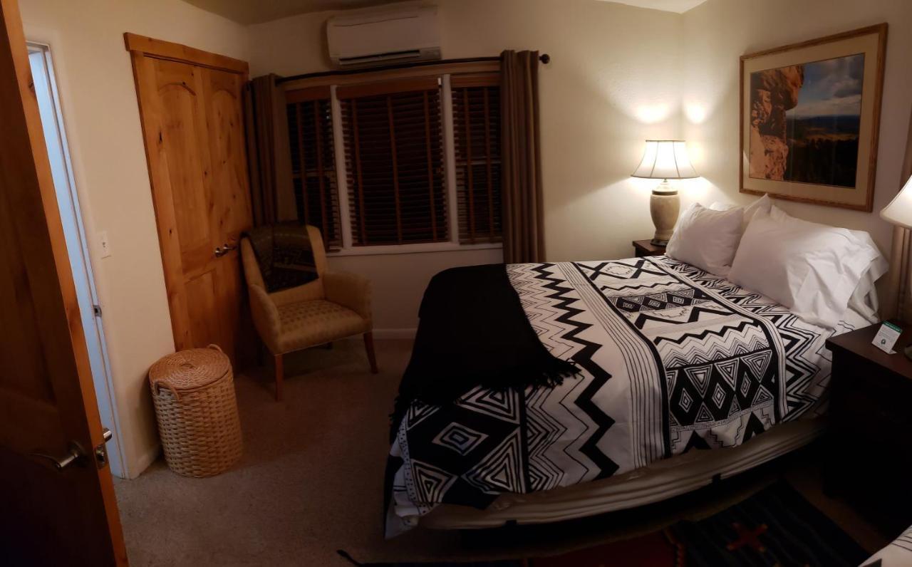 Stone Lizard Lodge แบลนดิง ภายนอก รูปภาพ